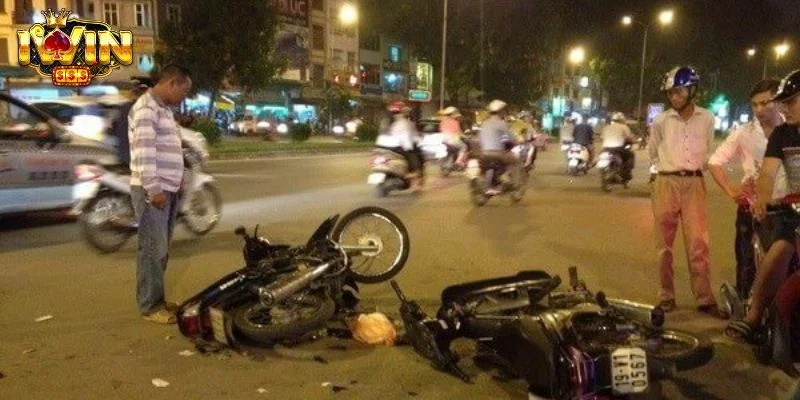 Mơ Bị Té Xe Có Sao Không? Điềm Báo Gì? IWIN Giải Mã Chi Tiết 1 Giấc mơ té xe có thể lý giải dưới góc nhìn tâm lý.